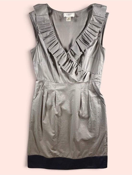Ann Taylor Dresses & Skirts - LOFT Petites Silver Gray Ruffle Pleated Cocktail Dress 00P Navy Trim